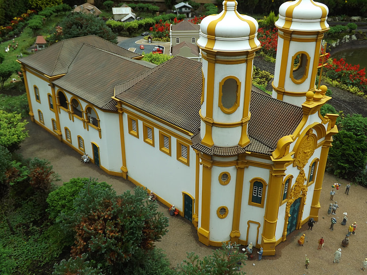 Igreja, ouro preto, Brasil, gramado, modelo, em miniatura, flores