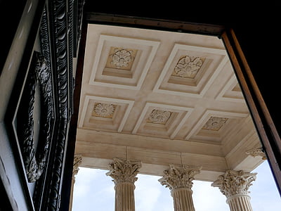 Corinzia, colonne, capitelli, soffitto, porta, Maison caree, Nîmes