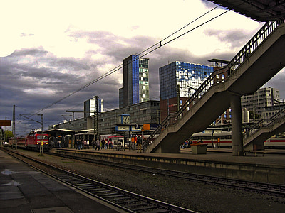 dzelzceļa stacija, vilciens, vilcieni, Freiburg, Vācija, Black forest, Debesskrāpis