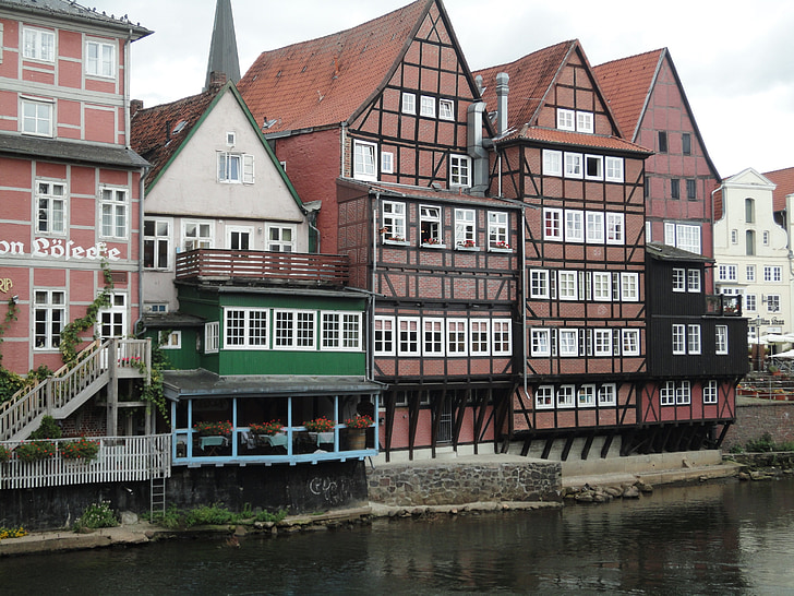 Lüneburg, wody, Bank, stare domy, fasady domów, historyczne domy