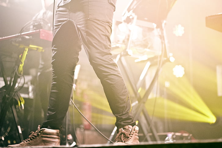 pernas, ao vivo, música ao vivo, música, músico, no palco, sapatos