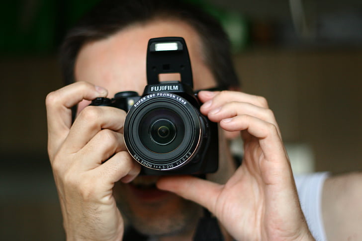 câmera, fotógrafo, concentrando-se, fotografia, um homem, mão, lente