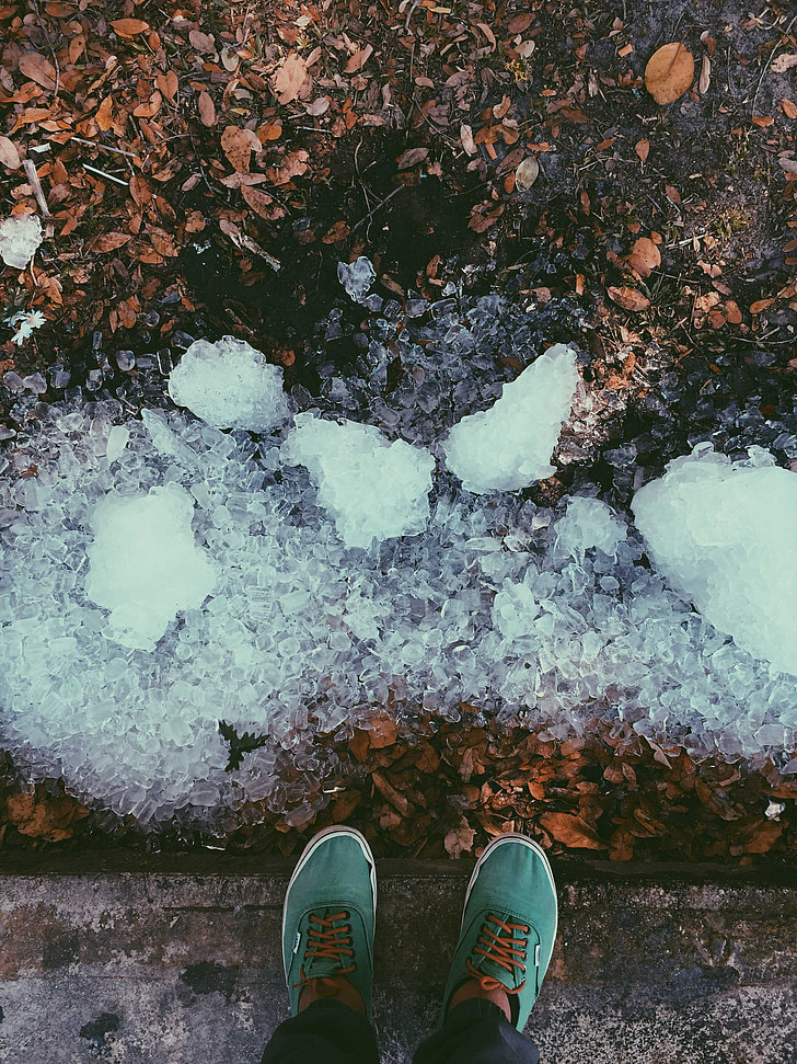 รองเท้า, รองเท้าผ้าใบ, พื้นดิน, น้ำแข็ง, หิมะ, ฤดูหนาว, เย็น