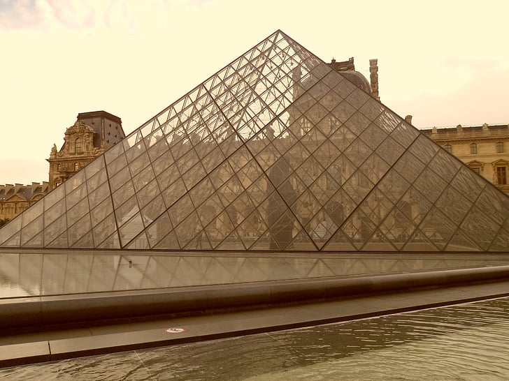 Louvre, Pariis, püramiid, Prantsusmaa, muuseum, klaasist püramiid, õhtul