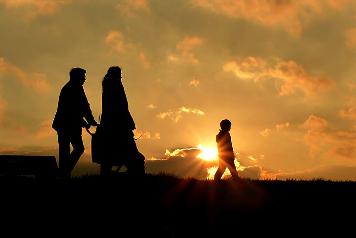 Porodica Walk-family-sun-sunset-preview