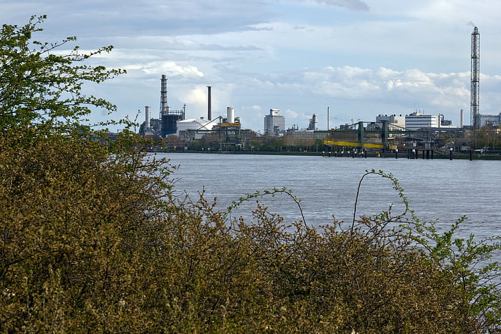 Rhein, Ludwigshafen, Industrieanlage