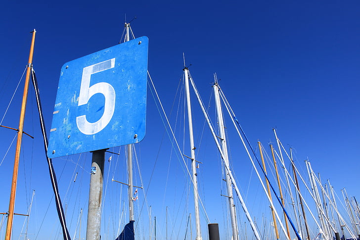 azul, cinco, Mástiles de, 5, barcos de vela, Kiel, Escudo