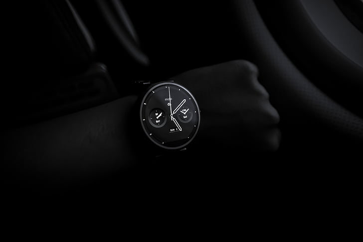 en noir et blanc, sombre, moto 360, Motorola, SmartWatch, temps, montre