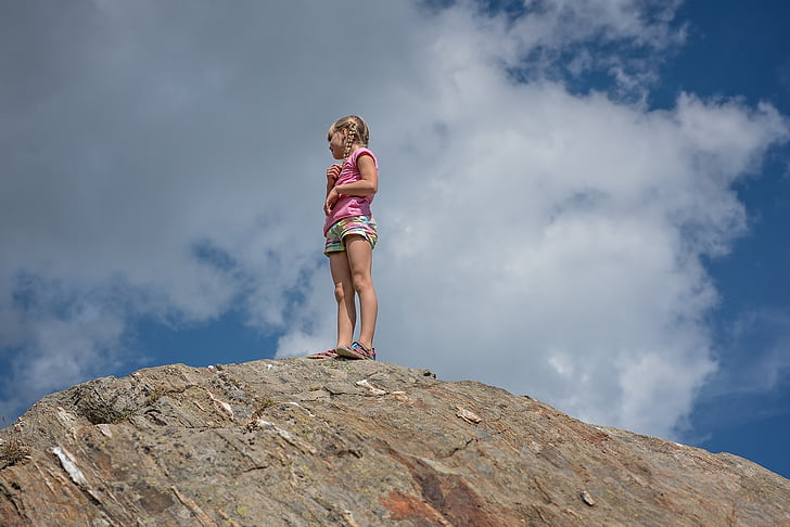 아이, 소녀, 금발, 산, 바위, 돌, 맨 위로