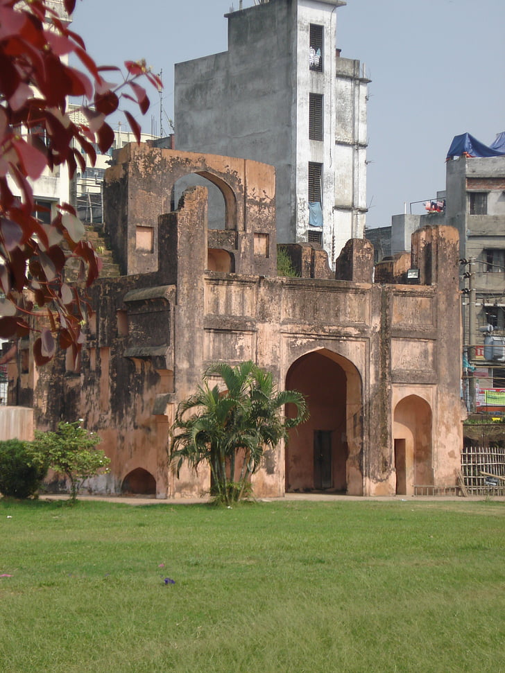 lalbagh fort, 17. yüzyıl Babür fort, Dhaka, mimari, Bulunan Meşhur Mekanlar, Yerleşik Yapı, Bina dış