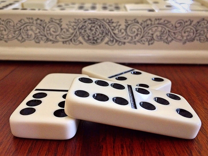 dominobrickor, spel, Domino, strategi