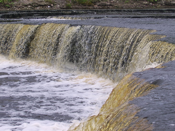 la cascade de sablino, Tosna, nature, chute d’eau, rivière, eau, flux de données