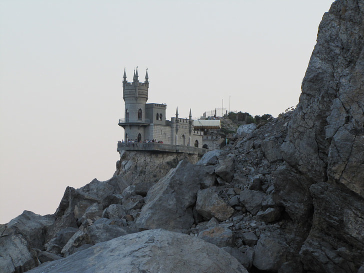 Crimea, roques, niu de l'Oreneta, Castell