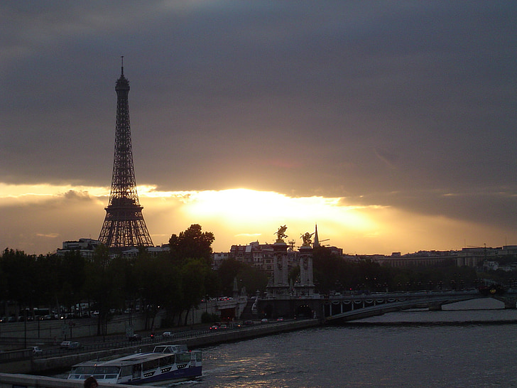 París, Torre Eiffel, Sena, Monumento, Francia, Río, nubes