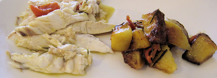 grelhado de rombo, peixe branco, batatas com ervas, Itália