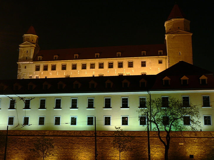 Slovakija, Bratislava, pilis, naktį