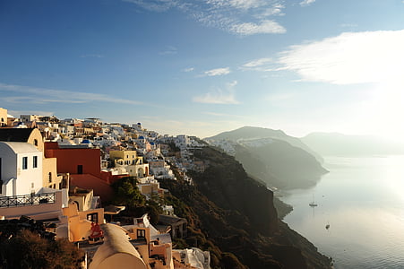 Santorini, Griekenland, de Egeïsche zee, zee, hemel, vroeg in de ochtend, stad