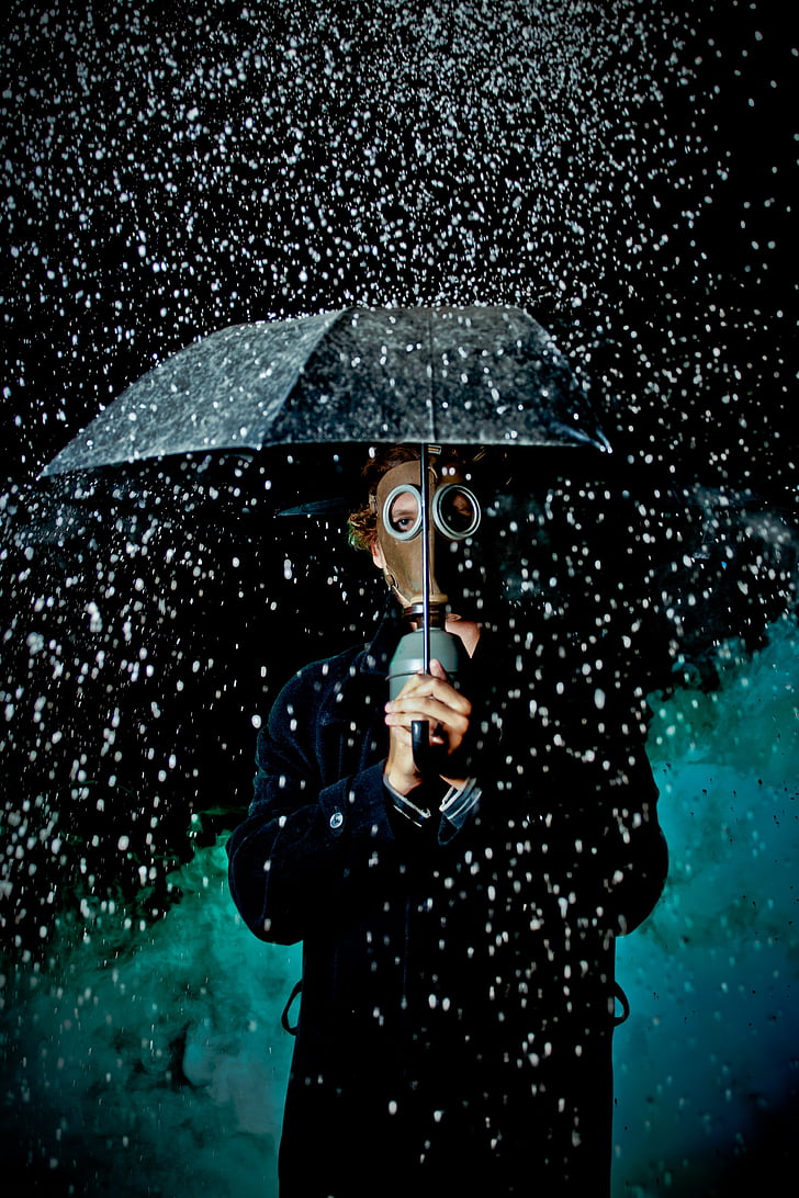 photo, personne, Holding, parapluie, portant, gaz, masque
