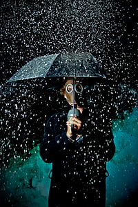Foto, persona, Holding, ombrello, indossa, gas, maschera