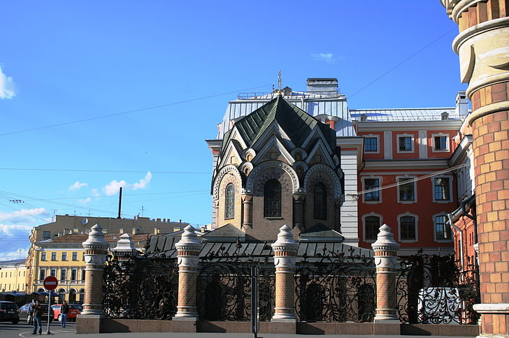 St. petersburg, edifícios, histórico, paredes, vermelho, telhado, preto