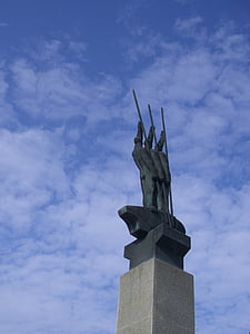 socha, Děčín, sochařství, muži, spuštění počítače, náměstí před radnicí, tři muži ve člunu