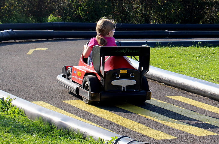 Go-Kart, autos tamponneuses, Kart, Parc d’attractions, web de scooter, enfant, jeune fille