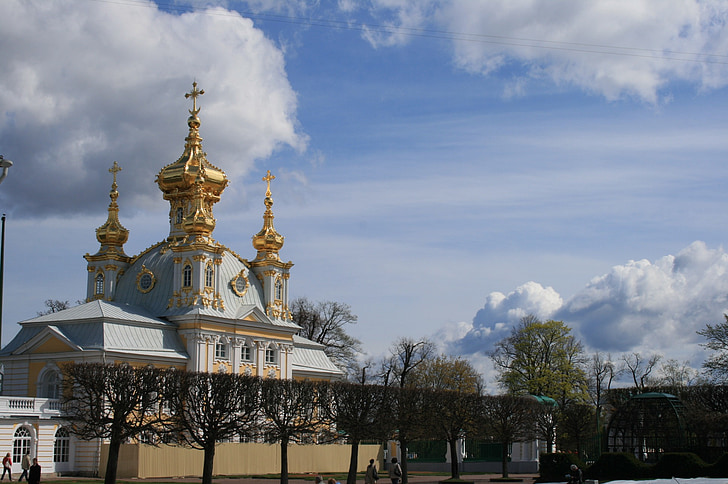 Палац, багато прикрашений, сад, небо, хмари, Петергоф