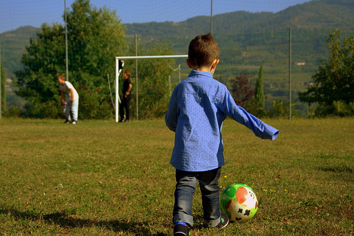 otrok, nogometaš, žogo, nogometno igrišče, igra, igralec, zabavno