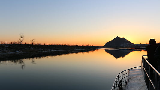 solnedgång, Yalufloden, Nordkorea