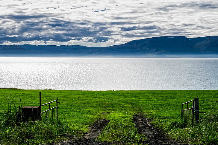 Islandija, fjord, jezero, vode, gore, nebo, oblaki