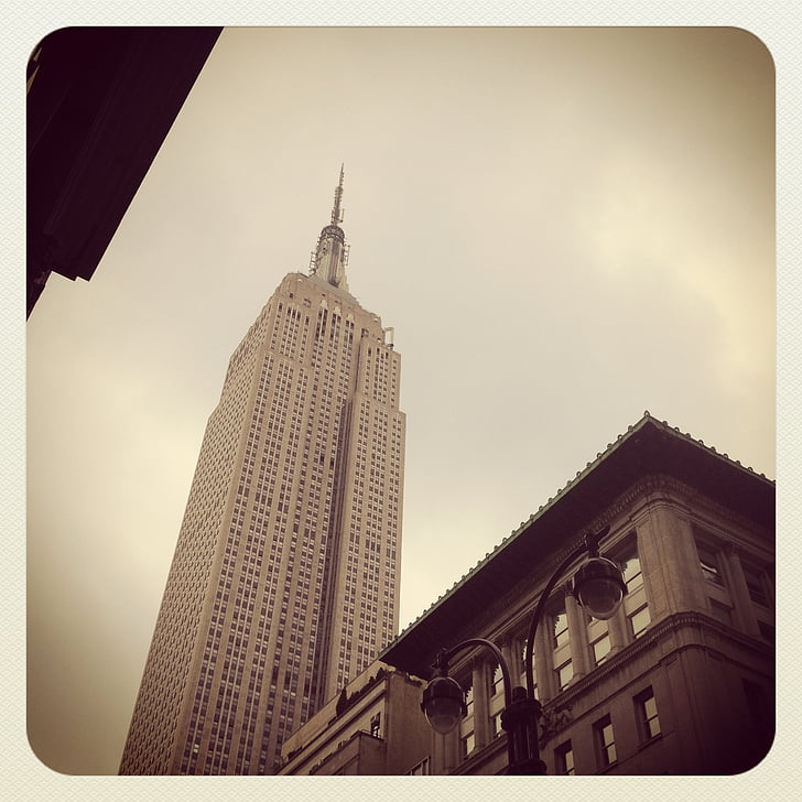 wieżowca Empire state building, new york city, pochmurny dzień, NYC, Drapacz chmur, Manhattan, Skyline