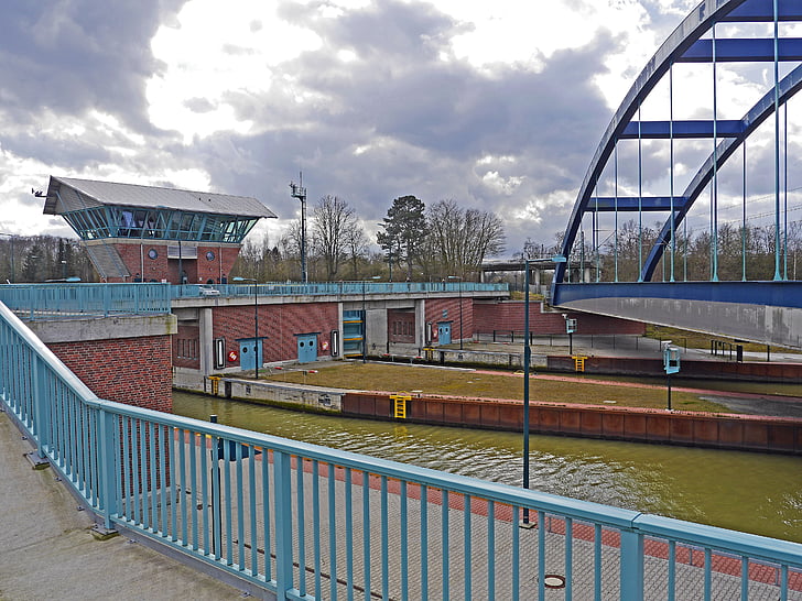 grande écluse, Münster, Dortmund ems kanal, pont, pont en arc Rod, chemin de fer, sous l’eau