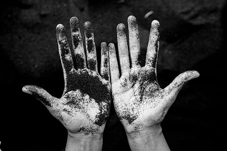 brudne, ręka, palmy, gleby, piasek, odkryty, czarno-białe