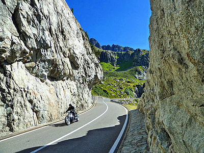 Suïssa, moto, l'estiu, assolellat, muntanya, carretera, corba