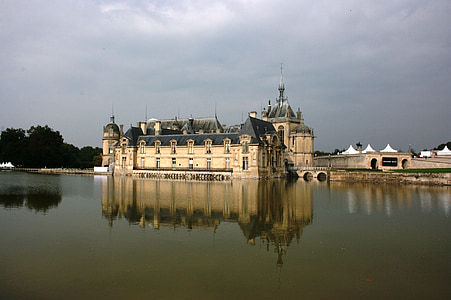 Château de chantilly, Castell francès, França, reflexió a l'aigua