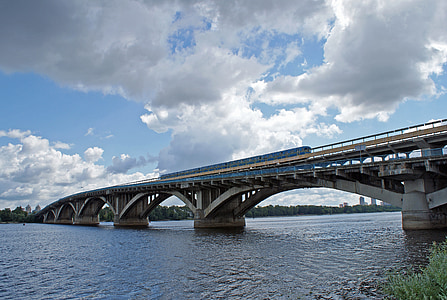 Ukraina, Kijevas, Kijevas, Dniepro, metro tiltas