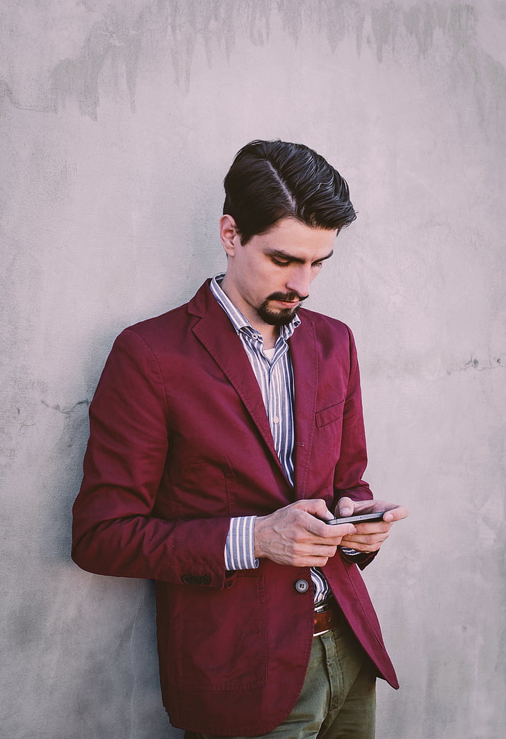 miesten, viininpunainen, puku, takki, käyttämällä, harmaa, Smartphone