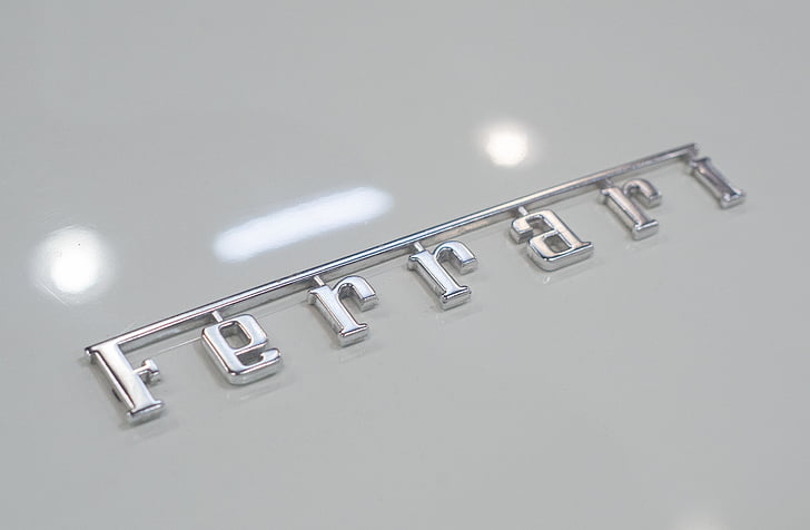 Ferrari, emblema de, autos deportivos, Letras, brillante, Blanco, letra
