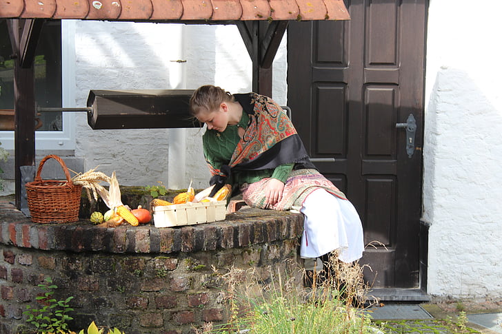farmer's wife, fountain, vegetables, middle ages