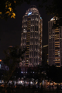 vaizdas naktį, statybos, su vaizdu į miestą