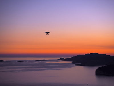 siluett, Drone, flygande, strandlinjen, gyllene, timme, solnedgång