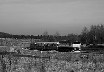vlak, crno-bijela fotografija, krajolik
