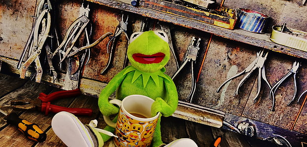 kermit, workshop, coffee break, pliers, frog, work funny, cup