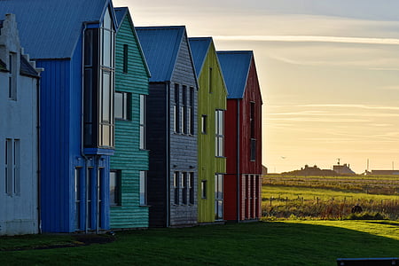 maisons, maisons colorées, maison jaune, maison rouge, maison verte, maison bleue, bâtiment