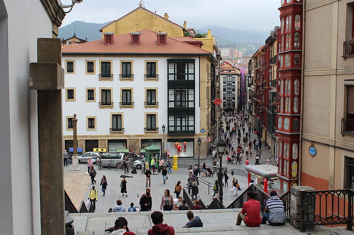 cidade velha, Bilbao, à tarde, pessoas, cultura
