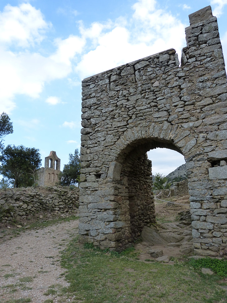 les ruines, romane, porte
