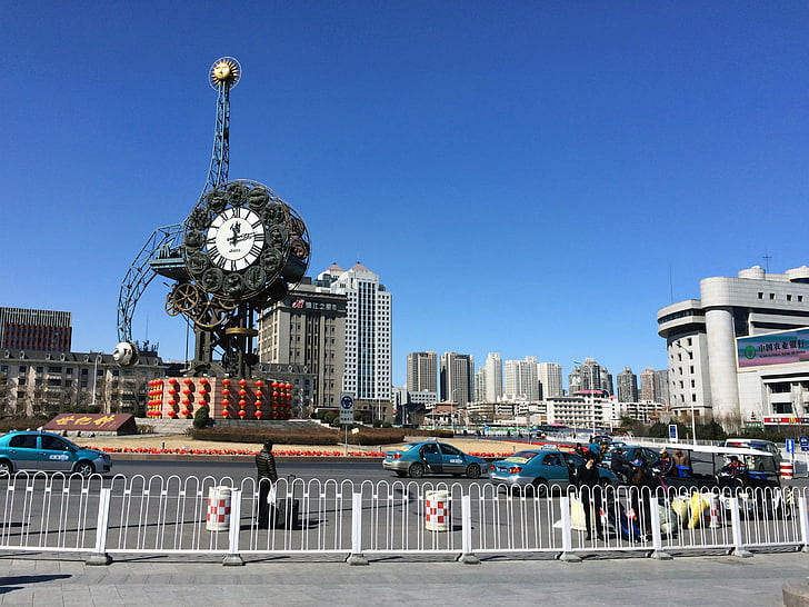al aire libre, reloj, barandilla, cielo azul, vista a la calle, Tianjin, estación de tren