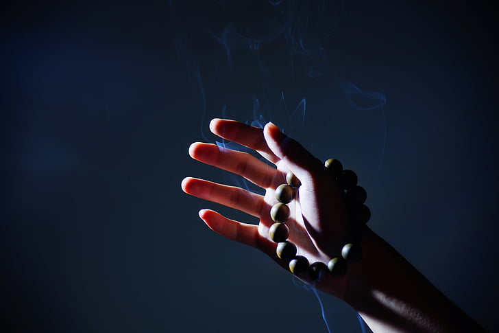 mão, grânulos de oração budista, fumaça, Zen, mão humana