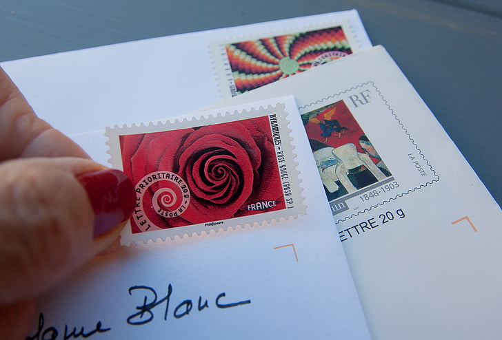 segells, lletres, correu, correspondència, correu, mà humana, part del cos humà