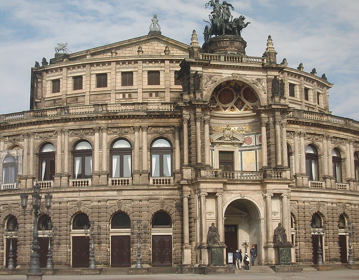 Dresden, Opera, bygge